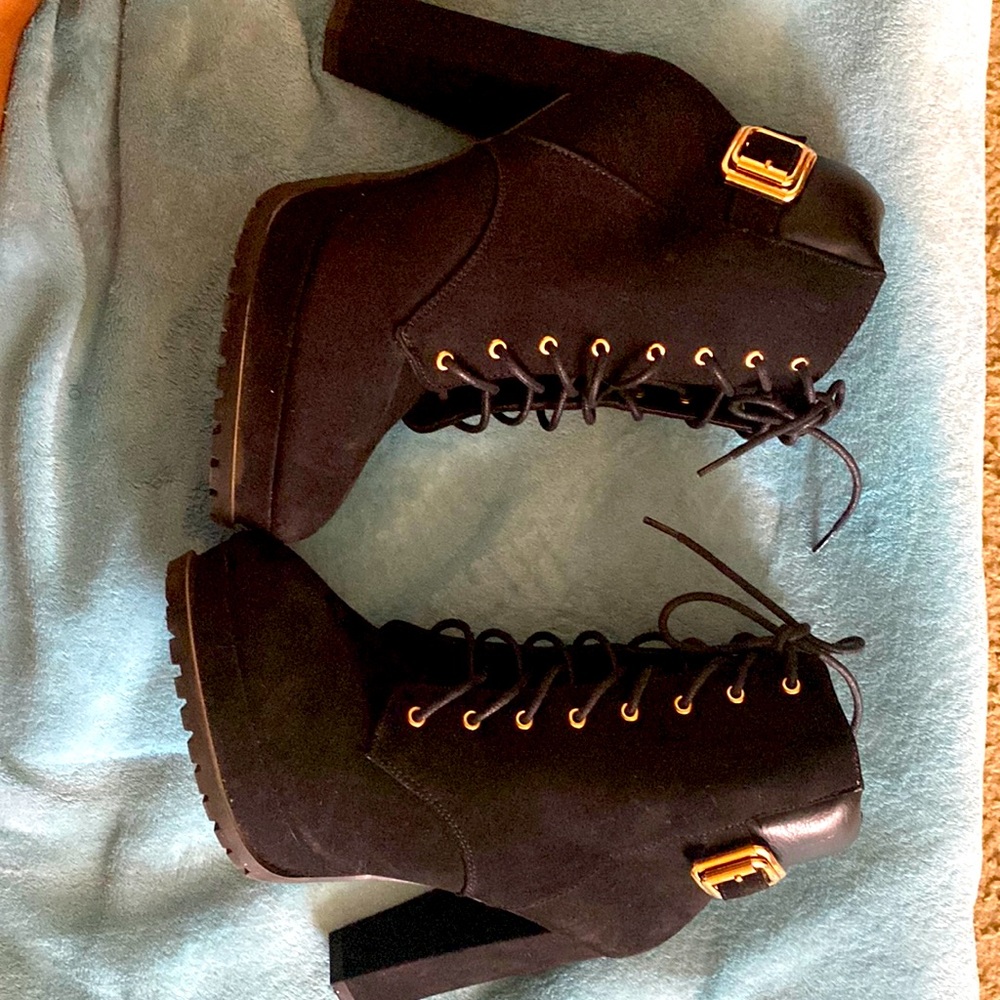 Black boots size 8